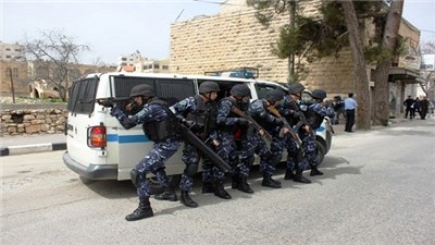 مسلحون يهاجمون مركزاً للشرطة الفلسطينية