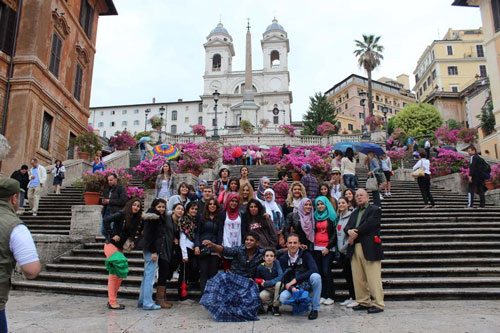 طلبة الأردنية يختتمون زيارتهم الى روما