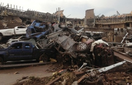 91 قتيلا في اعصار عنيف يجتاح اوكلاهوما 