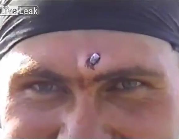 فيديو - هل خدع هذا الجندي الموت فعلاً  .. ؟! 