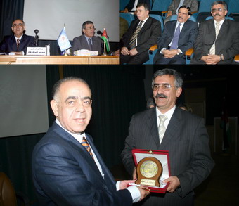 الدكتور الحلايقـة يحاضر في جامعة الإســراء الخاصة حول آثــار الأزمـــة الاقتصاديـــة العالميــــة على الاردن وسـبل مواجهتـها