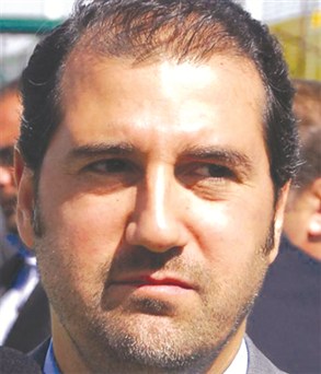 قبرص تسحب الجنسية من ابن خال الأسد رامي مخلوف