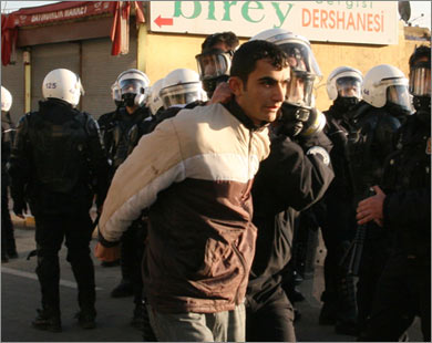 اعتقال 939  شخص في 90 مظاهرة بتركيا