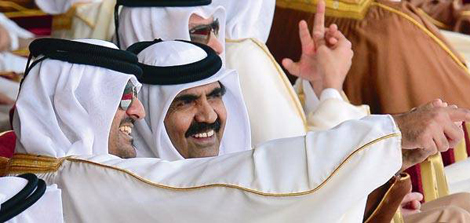 أمير قطر يستعد لتسليم السلطة إلى ابنه