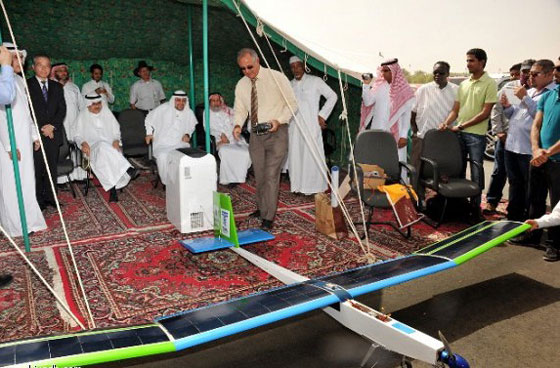 طائرة شمسية لخدمة الحجاج