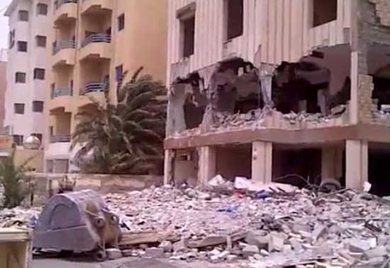 شاهد  ..  أغرب طريقة لهدم بناية كاملة بالكويت 