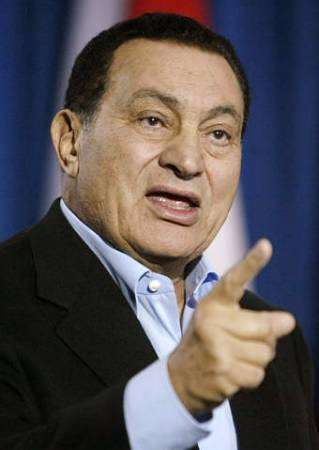 مبارك : كان بمقدوري البقاء في الحُكم 