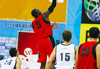 المنتخب الوطني لكرة السلة يعبر كازاخستان ويقترب من اللقب