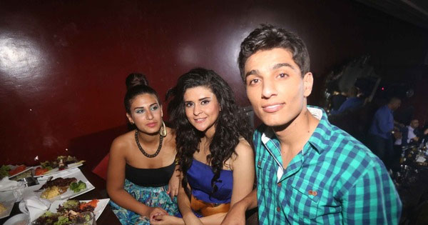 بالصور ..  نساء ورقص في احتفال صاخب بفوز محمد عساف