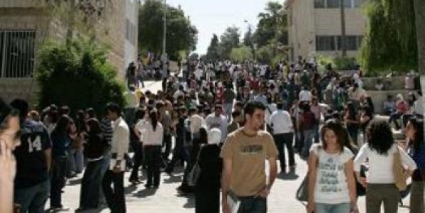 اعلان اسماء الحاصلين على منح التفوق الاكاديمي