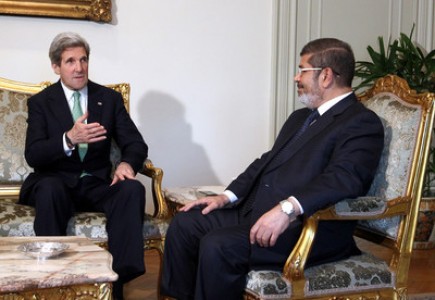 واشنطن تدعو مرسي لانتخابات مبكرة وتحذر الجيش