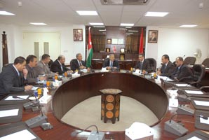 الجامعة الهاشمية تسعى لحل مشكلات وأزمات نقل طلبة الجامعة