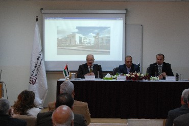 رئيس هيئة الاعتماد يحاضر في جامعة الشرق الأوسط للدراسات العليا 