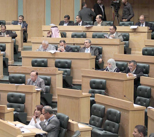 الحكومة تدير ظهرها للنواب