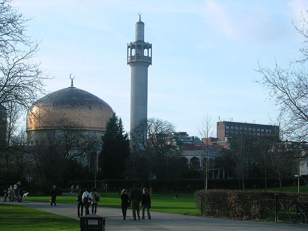 بريطانيا : إخلاء مسجد بعد العثور على عبوة ناسفة