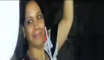 بالفيديو  ..  جنود الجيش المصري يرقصون مع فتيات