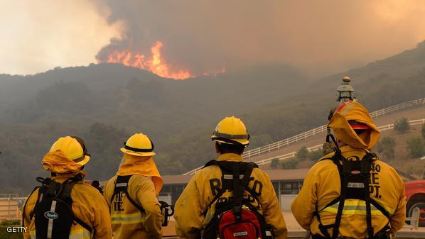 3 آلاف رجل إطفاء لإخماد حرائق بكاليفورنيا
