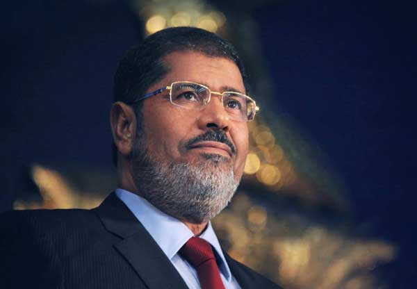 حبس مرسي بتهمة التخابر واشاعة الفوضى