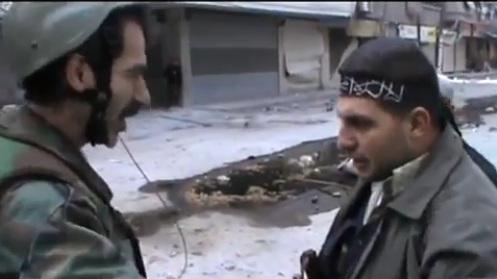 بالفيديو : حوار بين جندي نظامي والجيش الحر في حمص 