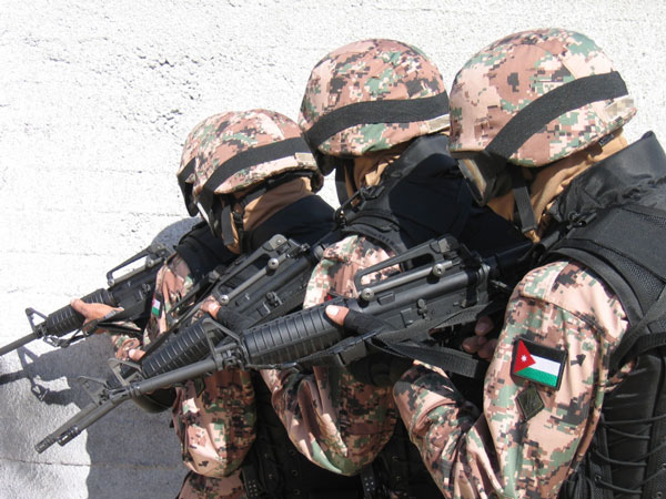 الجيش يتسلم عددا من الحافلات 