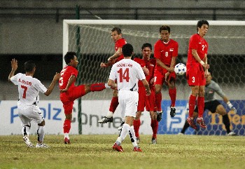 اقالة الجهازين الفني والاداري للمنتخب الوطني لكرة القدم بعد خسارته مع سنغافورة