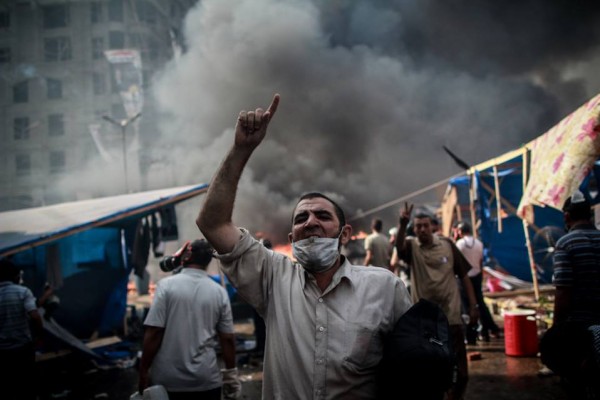 200 جثة متفحمة بمسجد في القاهرة لا تعترف بها الدولة 