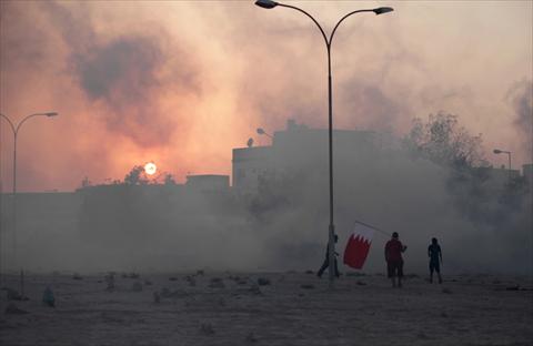 بالصور  ..  صدامات في البحرين وهتافات بإسقاط الملك