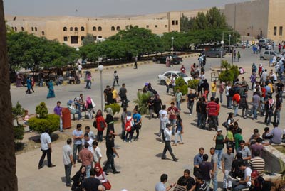 طلبات المنح تستمر لـ 22 آب
