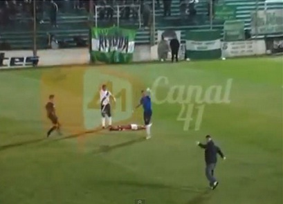 فيديو  ..  وفاة لاعب أرجنتيني أثناء مباراة لفريقه