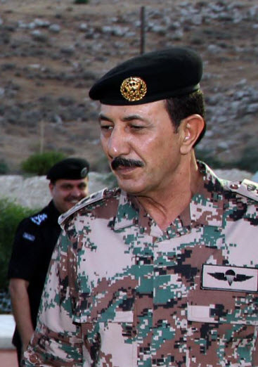 قائد الجيش يستقبل المفوض العام لشؤون اللاجئين السوريين