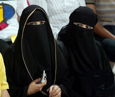 منح الأم غير السعودية إقامة دائمة من دون كفيل