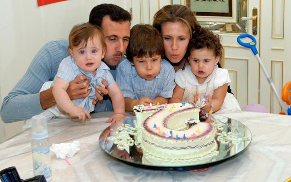 الأسد يحتفل بعيد ميلاده اليوم بعد ابتعاد شبح الضربة