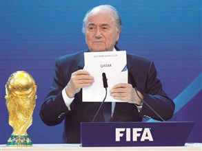 بلاتر: النفوذ السياسي لعب دوره في حصول قطر على تنظيم المونديال