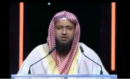 شاهد .. هندي يقلد السديس بطريقة مذهلة