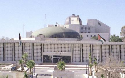 تقرير : الفجوة عميقة بين الاعيان والنواب