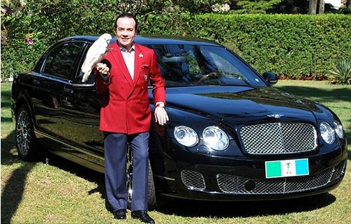 برازيلي يدفن سيارته ليستخدمها في الآخرة .. صورة