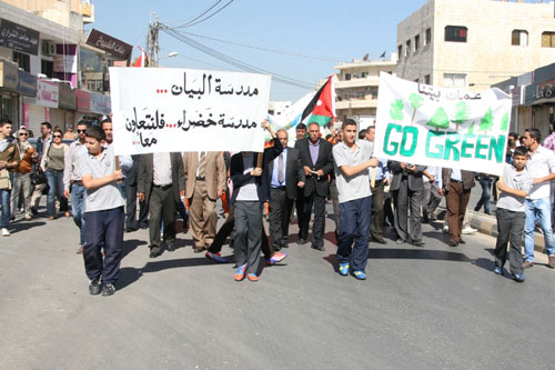 مسيرة توعوية في مرج الحمام