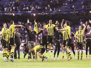 دورتموند وبايرن يواصلان صراع القمة في «البوندسليغا»