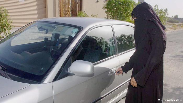 رجل دين سعودي: قيادة المرأة للسيارة تؤذي المبيض!