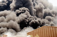 اخماد حريق في مستودع للبنزين بالجفر