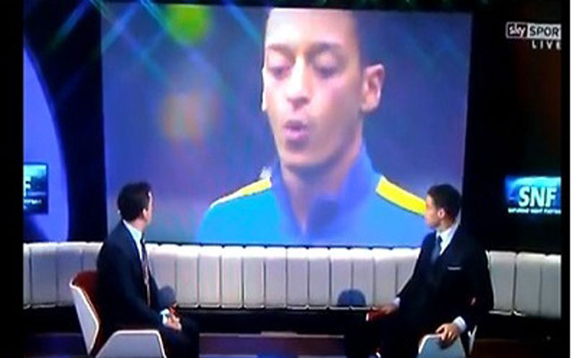 بالفيديو ..  أوزيل يستعرض مهاراته بـ العلكة