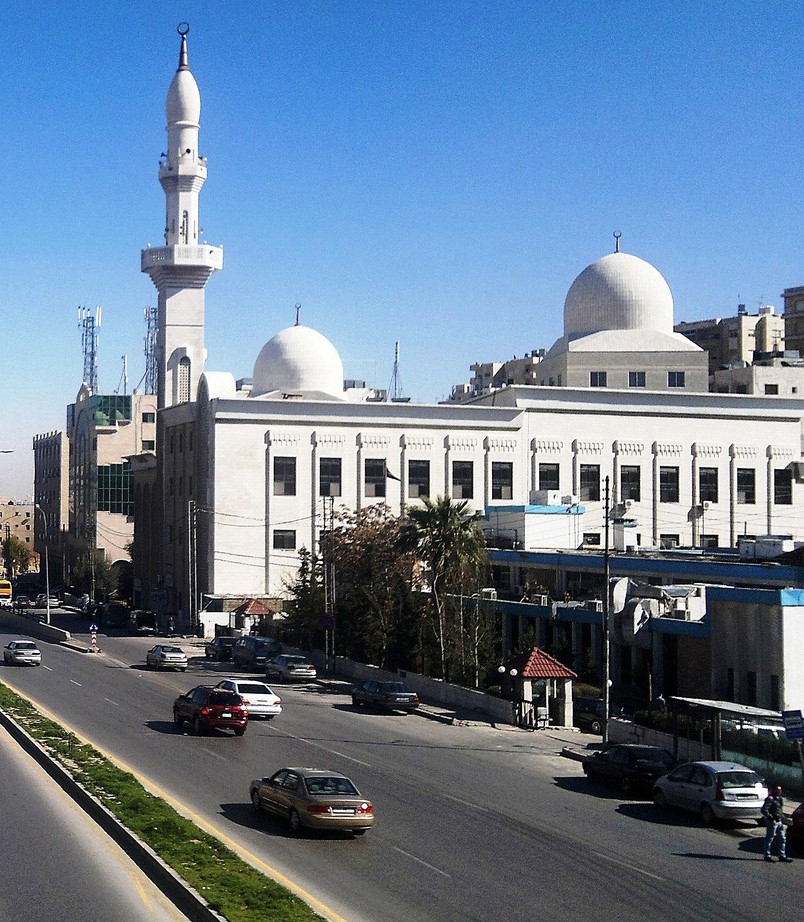 السوريون في الاردن يصلون الفجر بعد الاذان الاول  ..  !