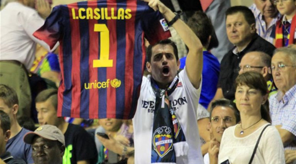 كاسياس بقميص برشلونة