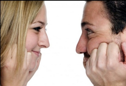 في الكذب النساء أكثر مهارة من الرجل