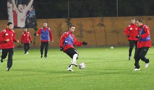 المنتخب الوطني لكرة القدم يتدرب بصفوف مكتملة