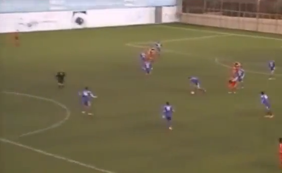 لاعب فلسطيني يسجل هدفاً على طريقة النجوم الكبار .. فيديو