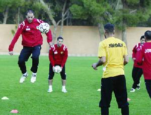 منتخب الكرة يركز على التكتيك ويتوجه الى طهران ..  الاربعاء