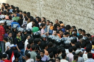 مواجهة مصر والجزائر بدأت ب"حروب كلامية" على الانترنت قبل لقائهما في الملعب