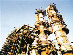 النفط يتراجع نحو 110 دولارات