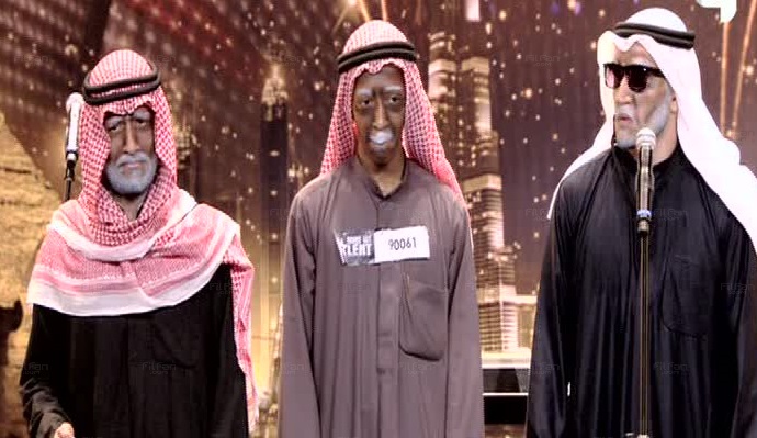 شياب الكويت يثيرون ضجة بالرقص والغناء الغربي  ..  فيديو